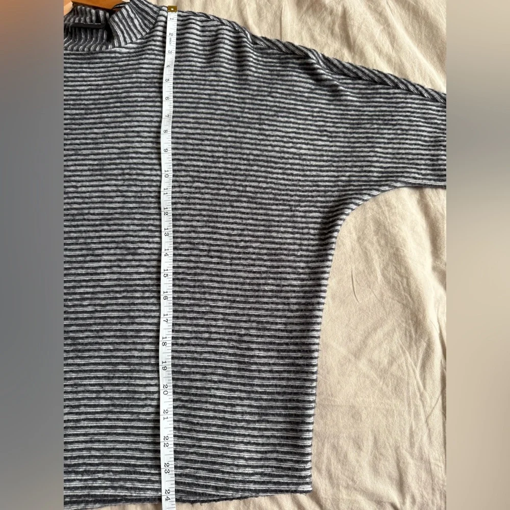 Out From Under Urban Outfitters Women’s Sweater - Size S - Picture 8 of 8